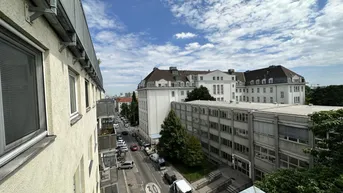 Expose Traumhafte 6-Zimmer-Wohnung in 1190 Wien – Sanierungsbedürftig mit Balkon und Loggien!
