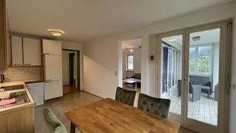 Expose Großzügige 2-Zimmer-Dachgeschosswohnung