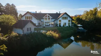 Großzügiges Anwesen am Seeufer mit weitläufigem Garten und privatem Zugang zum Wasser.