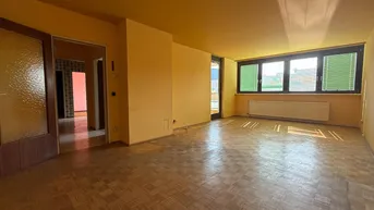 Expose Toll geschnittene 3,5 Zimmer Wohnung + Loggia / TOP-Verkehrsanbindung / sanierungsbedürftig