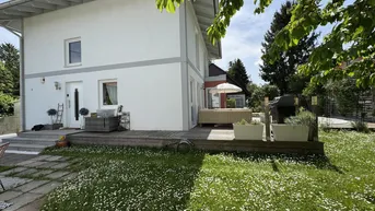 Expose Exklusives Wohnensemble: Zwei Häuser, ein Lebensgefühl �– mit Pool &amp; Sauna!