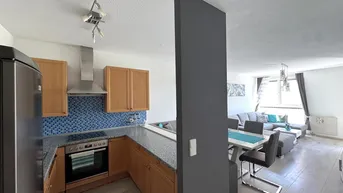 Expose Modern Living für Singles und Paare – Loggia und Möblierung inklusive!