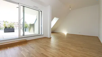 Expose DACHGESCHOSS LUXUS-Neuwertig- 2 Zimmer, Pauschale allinklusiv Miete, 31m² Wohnzimmer, West-Terrasse 21,27 m², Maßeinbau-Küche, zugfreie Deckenkühlung, FBH, Alarmanlage, Lift, barrierefrei, Garage optional