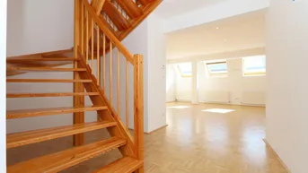 Expose *Helle * ruhige * Dachgeschoss Maisonette* 360 Grad online TOUR * Klimaanlage IC* in renoviertem Jahrhundertwendehaus* Komplett sanierter Erstbezug* 4.Liftstock* Kellerabteil*