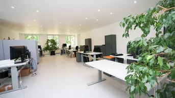 Expose +Flexibles modernes Büro ca. 297 m² ,15-20 Räume insgesamt möglich, Teeküche, Toiletten, optionale PKW Stellplätze, optionaler Keller+
