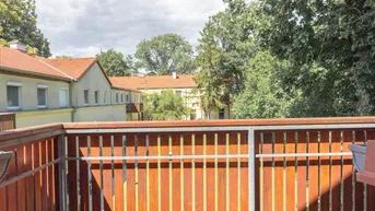 Expose +Wien-Grenze + Helle, gemütliche 3 -Zimmer + mit 36 m² Wohnküche und 7,8 m² Balkon + grüner Innenhof, hell, ruhig, 1. OG, Dachgeschoss, D+