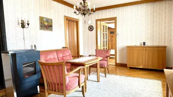 Expose Ein- oder Zweifamilienhaus mit Pool in ruhiger Siedlung