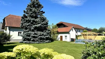 Expose Ein- oder Zweifamilienhaus mit Pool in ruhiger Siedlung
