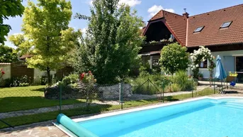 Expose Familiendomizil mit Pool und Gartenparadies am Stadtrand von Wels