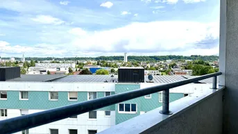 Expose 3-Zimmer-Wohnung mit zwei Loggien, Parkplatz und Weitblick