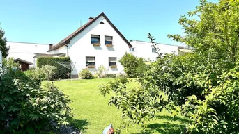 Expose Ein- oder Zweifamilienhaus mit kleinem Pool und großem Garten