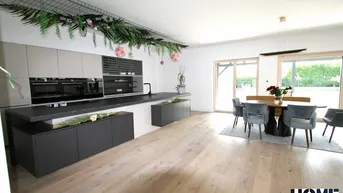 Expose exklusiver Bungalow, mit viel Platz für Familie und Fuhrpark, entspannen Sie am Pool