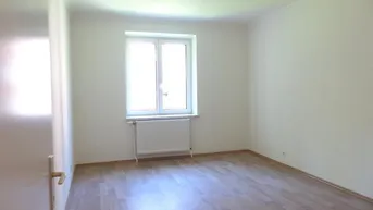 Expose "Helle 3-Zimmerwohnung im Hochparterre mit Gemeinschaftsgarten - WG-tauglich"
