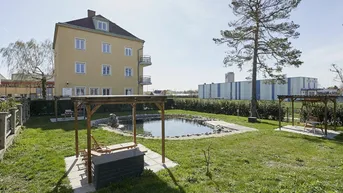 Expose Bestlage Kaiserebersdorf! Möblierte 2-Zimmer-Wohnung mit Balkon, Gartennutzung und Schwimmbiotop