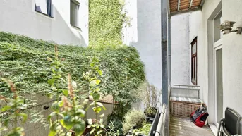 Expose Ruhelage nahe Währinger Straße! Liebevoll sanierte 2-Zimmer-Altbau-Wohnung mit westseitigem Balkon