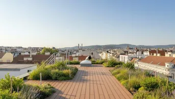 Großzügige Dachterrasse mit Holzbelag, Bepflanzung und weitem Blick über die Stadt.
