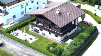Expose Sonniges Mehrfamilienhaus mit drei Wohneinheiten und großem Grundstück