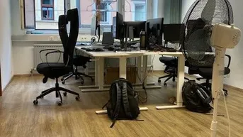 Expose Nähe Landesgericht und Klinik 
helle Büro- oder Praxisräume mit 2 TG-Abstellplätzen 