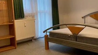 Expose VERKAUF - Ruhig gelegene 2-Zimmer-Wohnung mit Blick auf die Berge, 2 Balkone und TG-Abstellplatz 