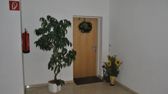 Expose Mietwohnung mit Wintergarten und Grünfläche!