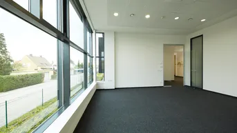 Expose Moderne Bürofläche - 446 m² mit großzügigem Empfang und vielseitiger Raumaufteilung