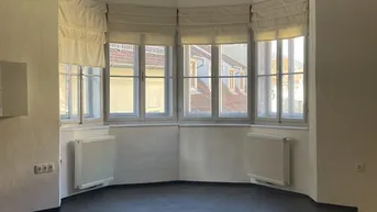 Expose Attraktive Bürofläche in der Innenstadt mit Blick auf das Glockenspiel und den Uhrturm