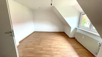 Expose Nähe Stadtpark | 2 Zimmer | Dachgeschoß