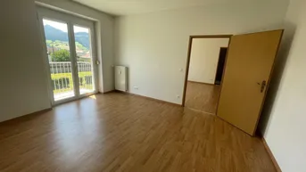 Expose 2 Zimmer | kleiner Balkon