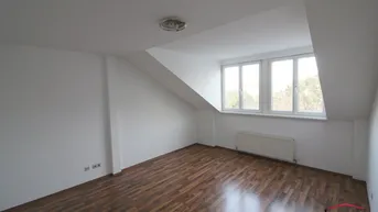 Expose Wohnen in Toplage: Schöne 3-Zimmerwohnung im Dachgeschoss
