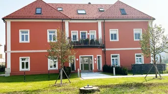 Expose ANLEGEROBJEKT - Zentral begehbare 2-Zimmerwohnung mit Balkon und Carport in der Thermenregion (unbefristet vermietet)
