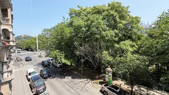 Expose UNBEFRISTET - Helle, sanierte 2-Zimmerwohnung mit schönem Ausblick!