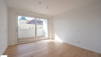 Expose Zweitbezug: teilmöblierte südseitige Single Hit Wohnung mit Freifläche - Straßenseitig - Schönbrunner Straße
