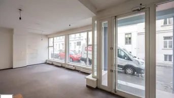 Expose ** ab sofort: ein rd. 238 m² großes Geschäftslokal mit großer Straßenfront, 5 Räume **