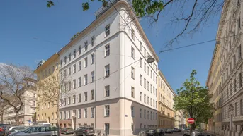 Expose möblierte 2-Zimmer-Altbau-Wohnung (furnited one bedroom apartment) in zentraler &amp; ruhiger Lage (barrierefrei)