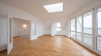 Expose Sanierte Dachgeschoss Maisonette Wohnung mit 2 Terrassen inkl. 2 Stapelparker / ab sofort verfügbar