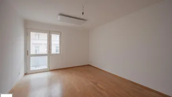 Expose Obere Amtshausgasse: gemütliche 2-Zimmer-Wohnung (getrennt begehbar) mit Balkon und separater Küche - ab 1.9.25!