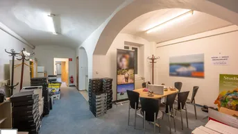 Expose Universitätsring 8 - Repräsentative Adresse für Startups, Büros, usw.
