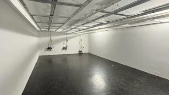 Expose Lagerhalle mit 2 zusätzlichen Lagerräumen - LKW Zufahrt möglich