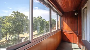 Expose 3-Zimmer-Wohnung mit viel Potenzial inkl. Loggia &amp; Grünblick beim Schloss Schönbrunn (U4) - sanierungsbedürftig!
