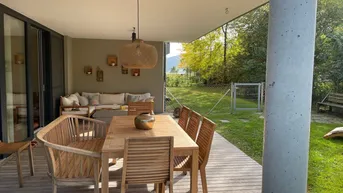 Expose Attersee am Attersee: 2,5 Zimmer-Gartenwohnung mit Pool &amp; Golfplatznähe – 250m zum Attersee | Jahresmiete