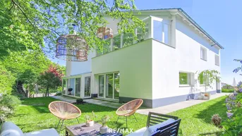 Expose Willkommen in Ihrer persönlichen Oase auf dem Wilhelminenberg! Imposante Ein-/Zweifamilien-Villa mit Panoramasicht, Lift und großzügigem SPA-Bereich.