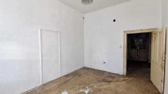 Expose 1 Zimmer. Oder mit 2tem, zum Zusammenlegen und sanieren.