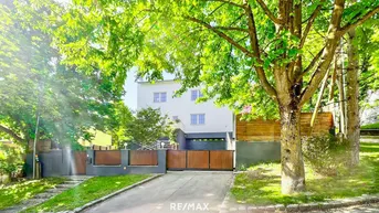 Expose Ein-/Zweifamilien-Villa mit Panoramasicht, Lift und großzügigem SPA-Bereich