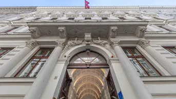 Expose Stadthaus im Dach: Palais-Charme auf drei Etagen