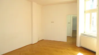 Expose großes Wohnzimmer, offene Küche samt aller Geräte, sehr ruhig - nicht WG-tauglich