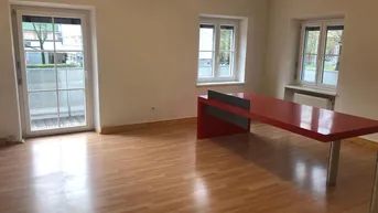Expose Praxis oder Büro mit Parkplätzen vor der Tür (ca. 25 m² - ca. 150 m²)