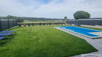 Expose Hochwertiges Traumhaus mit Pool Nähe Haid Center!