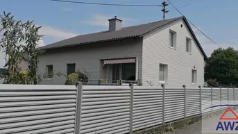 Expose Bungalow mit Keller, Doppelgarage und großem Garten in sehr ruhiger Siedlungslage !