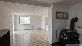 Expose Mehrfamilienhaus mit Potenzial in sonniger und ruhiger Lage mit schönem Fernblick!