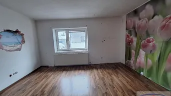 Expose Sanierungsbedürftiges Haus in Alt-Attnang: Jetzt nur 160.000,- EUR!